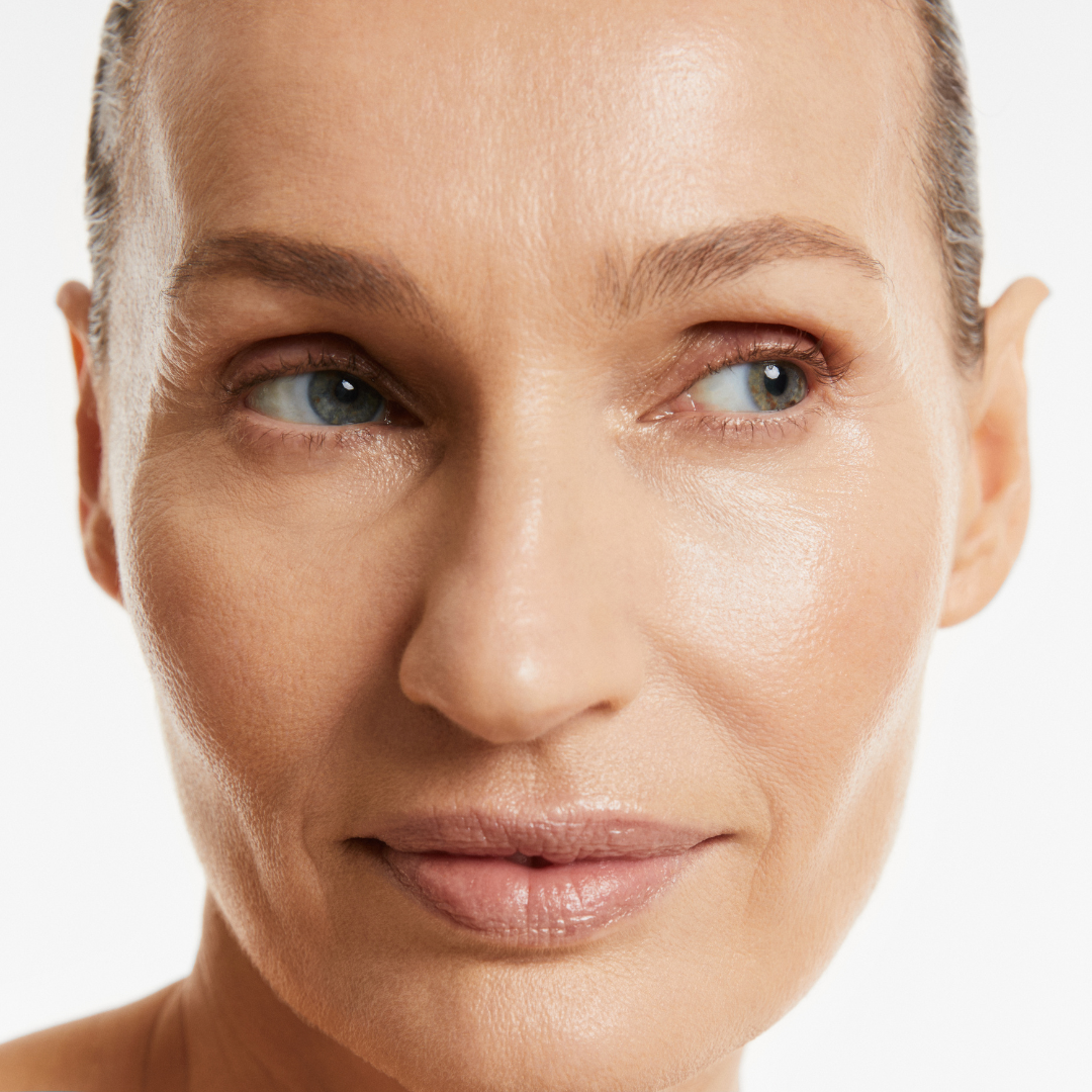 Reverse-aging Adaptive Foundation — lifestyle photo | Smooche